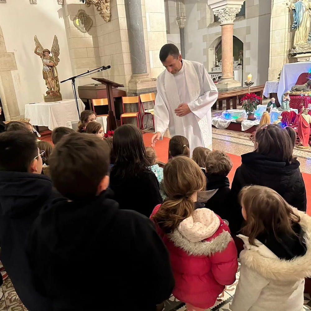 Etapes de baptêmes dans la chapelle par l'Abbé Marc Justafre