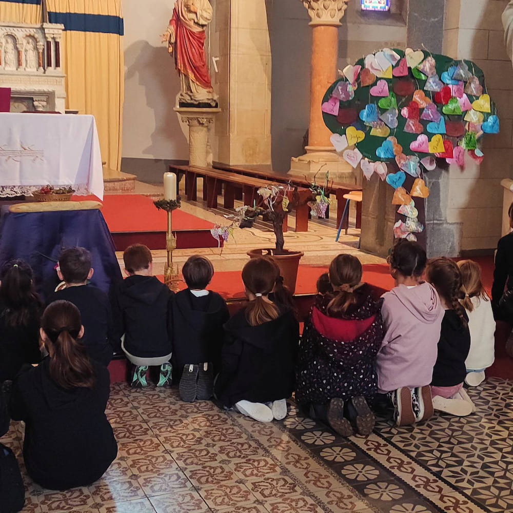 Temps de prière à la chapelle durant la semaine Sainte.