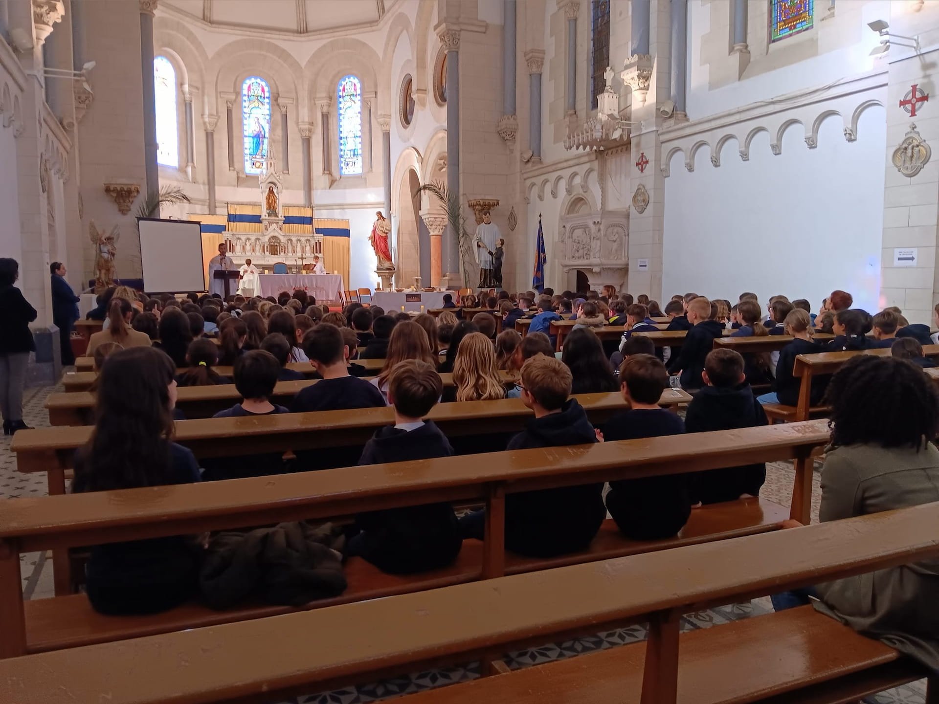 Collégiens à l'échauffement avant un match de rugby