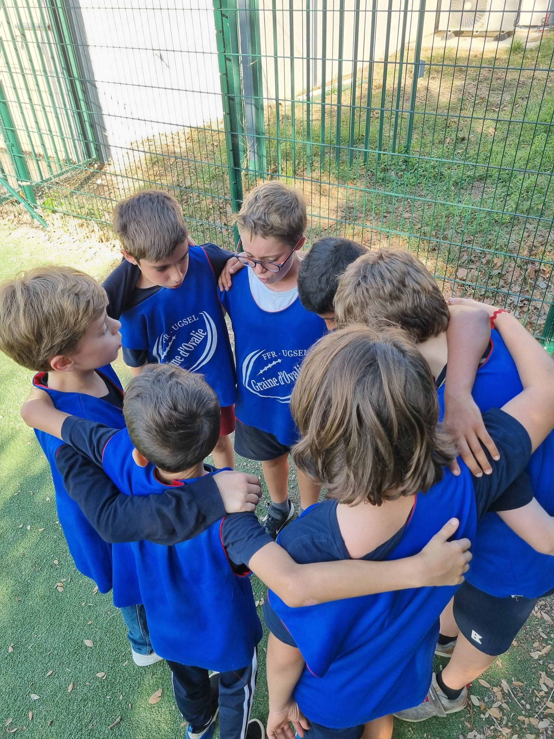 Collégiens à l'échauffement avant un match de rugby